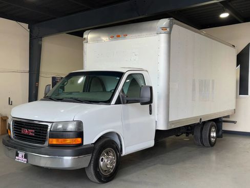 Used 2015 GMC Savana 3500 image 1