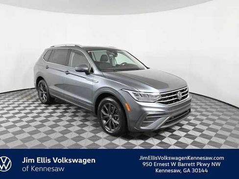 Certified 2022 Volkswagen Tiguan SE w/ Panoramic Sunroof Package image 8