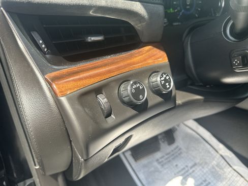 Used 2016 Cadillac Escalade Premium AWD/4WD image 19