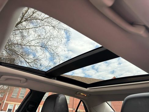 Used 2016 Chrysler 300 Limited w/ Driver Convenience Group image 39