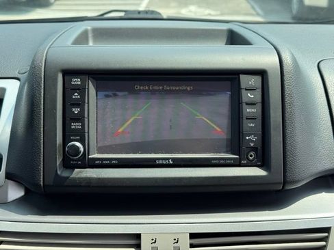 Used 2013 Volkswagen Routan SE FWD image 4