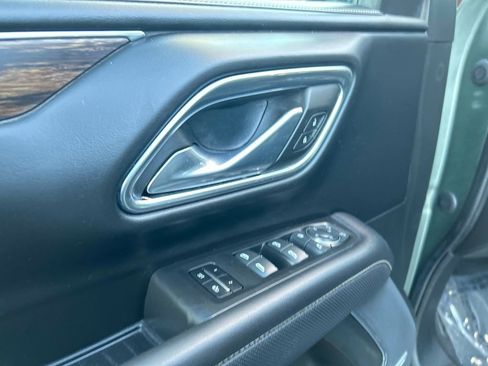 Used 2023 Chevrolet Suburban Premier image 21