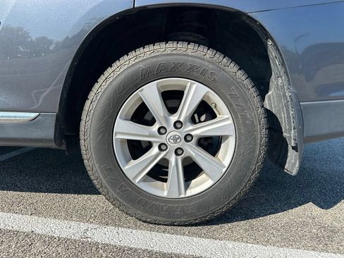 Used 2011 Toyota Highlander 2WD w/ Cold Weather Pkg image 4