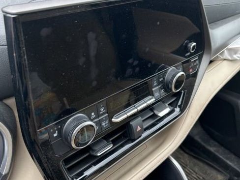 Used 2023 Toyota Highlander XLE image 19