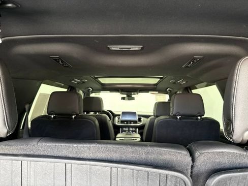 Used 2022 GMC Yukon XL SLT w/ SLT Premium Package AWD/4WD image 11