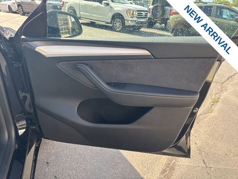 Used 2025 Tesla Model Y Long Range AWD/4WD image 10