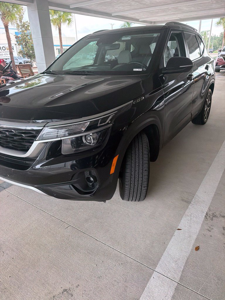 Used 2023 Kia Seltos EX AWD/4WD image 3