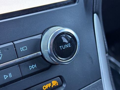 Used 2024 Ford Edge SEL image 32