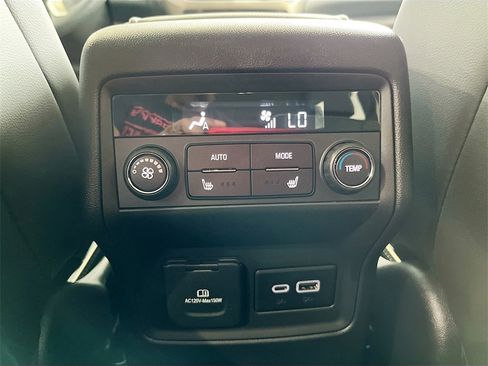 Used 2023 GMC Acadia Denali w/ Denali Technology Package image 26