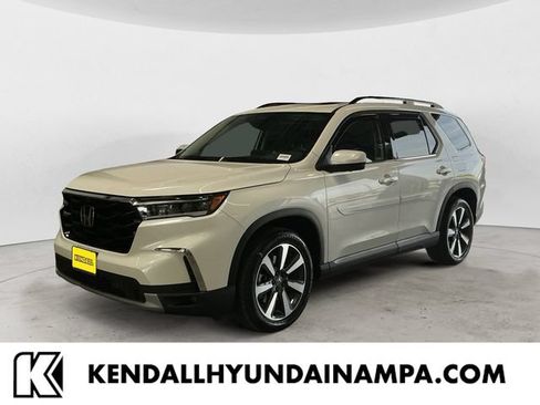 Used 2025 Honda Pilot Elite image 1