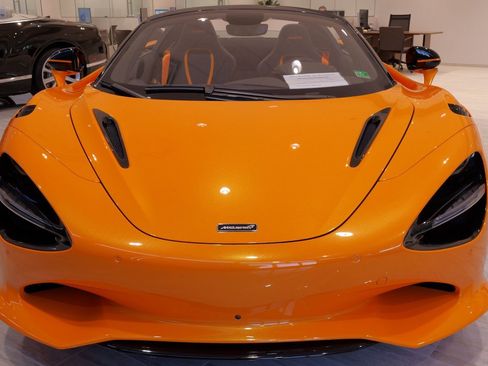 Used 2024 McLaren 750S Spider image 4