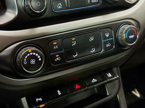 Used 2020 Chevrolet Colorado LT w/ Safety Package RWD image 16
