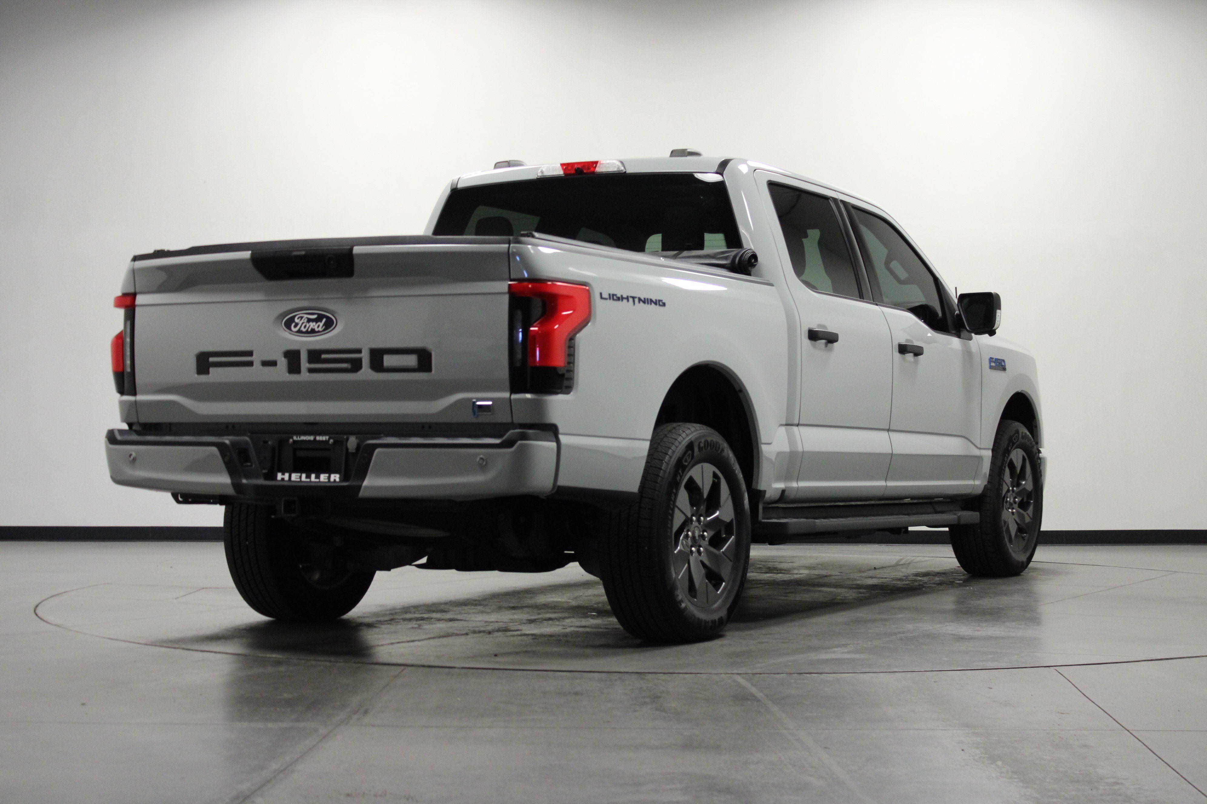 Used 2024 Ford F150 Lightning XLT AWD/4WD image 4
