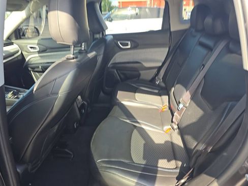 Used 2022 Jeep Compass Latitude FWD image 4