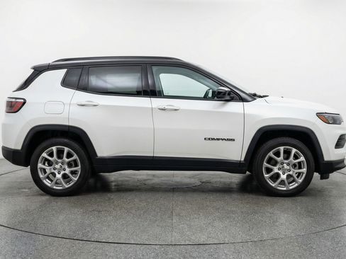 Used 2025 Jeep Compass Limited AWD/4WD image 11