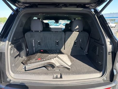 Certified 2025 Chevrolet Traverse LT w/ LPO, Cargo Package AWD/4WD image 25