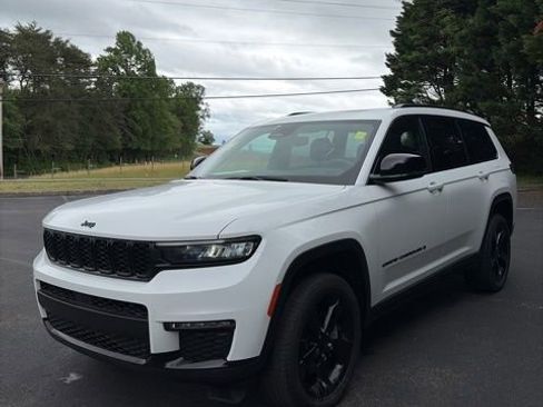 Used 2024 Jeep Grand Cherokee L Limited w/ Black Appearance Package AWD/4WD image 3
