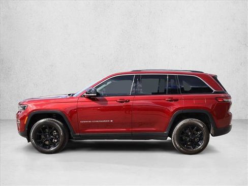 Used 2023 Jeep Grand Cherokee Limited w/ Luxury Tech Group II AWD/4WD image 9