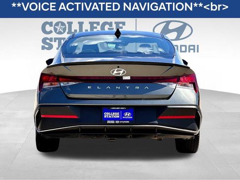 Used 2025 Hyundai Elantra Sport image 7