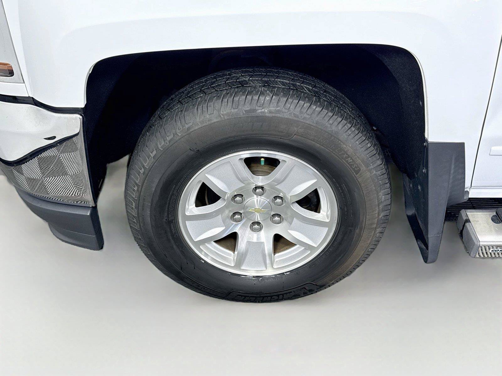Used 2018 Chevrolet Silverado 1500 LT w/ All Star Edition AWD/4WD image 7