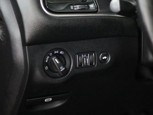 Used 2016 Dodge Challenger R/T w/ Driver Convenience Group RWD image 39