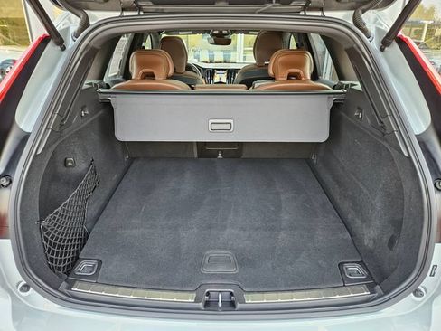 Certified 2024 Volvo XC60 T8 Ultimate w/ Climate Package AWD/4WD image 12