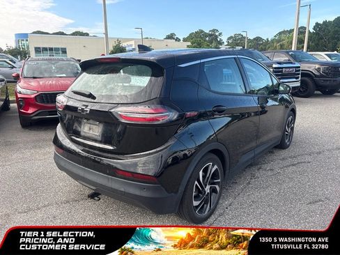 Used 2022 Chevrolet Bolt LT w/ Infotainment Package FWD image 5