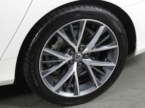 Used 2018 Volvo S90 T5 Momentum w/ Convenience Package image 11