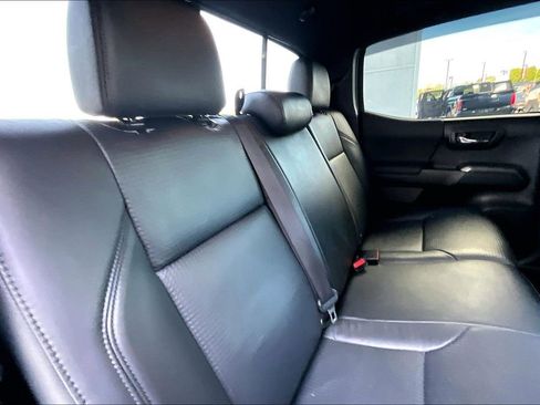 Used 2020 Toyota Tacoma TRD Off-Road w/ TRD Premium Off Road Package AWD/4WD image 23