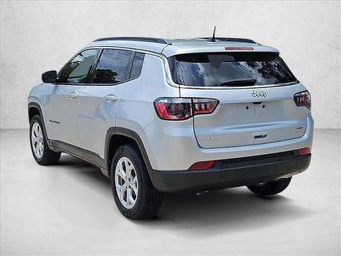 Used 2024 Jeep Compass Latitude AWD/4WD image 8