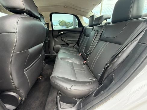 Used 2014 Ford Focus SE w/ Equipment Group 201A FWD image 12