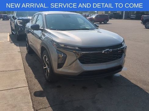 Certified 2024 Chevrolet Trax RS w/ Driver Confidence Package FWD image 8