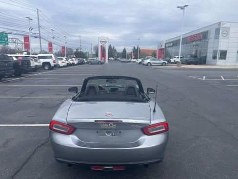 Used 2017 FIAT 124 Spider Classica image 22