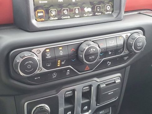 Used 2021 Jeep Wrangler Rubicon w/ Uconnect 4C Nav & Sound Group AWD/4WD image 16