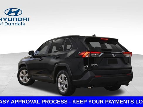 Used 2021 Toyota RAV4 LE FWD image 5