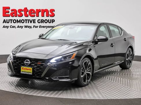 Used 2025 Nissan Altima 2.5 SR FWD image 1