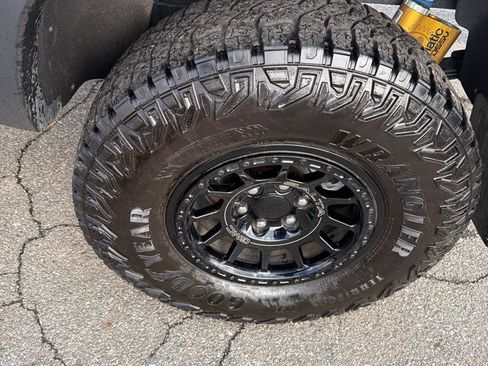 Used 2024 GMC Canyon AT4X w/ AT4X AEV Edition image 5