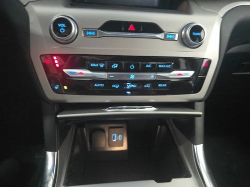 Used 2022 Ford Explorer XLT w/ Equipment Group 202A image 22