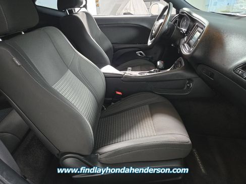 Used 2015 Dodge Challenger SXT RWD image 19