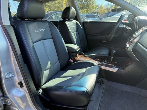 Used 2004 Nissan Altima 3.5 SE image 13