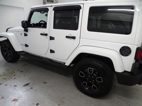 Used 2018 Jeep Wrangler Unlimited Sahara image 15