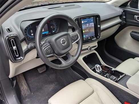 Certified 2023 Volvo XC40 B5 Plus w/ Protection Package Premier image 9