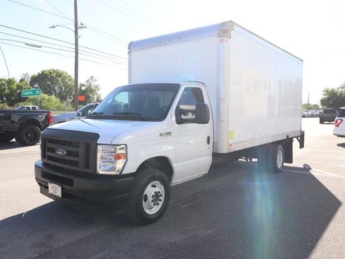 Certified 2024 Ford E-450 and Econoline 450 Super Duty w/ Power Windows & Locks Group RWD image 12