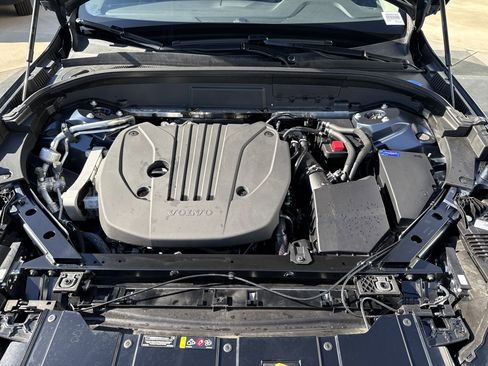 Used 2025 Volvo XC60 B5 Plus image 36