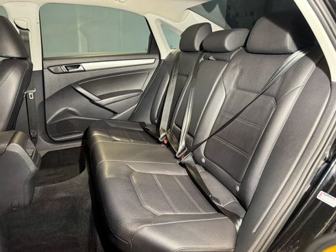 Used 2015 Volkswagen Passat 1.8T Limited Edition image 23