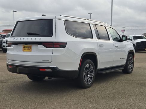 Used 2024 Jeep Wagoneer L Series II image 3