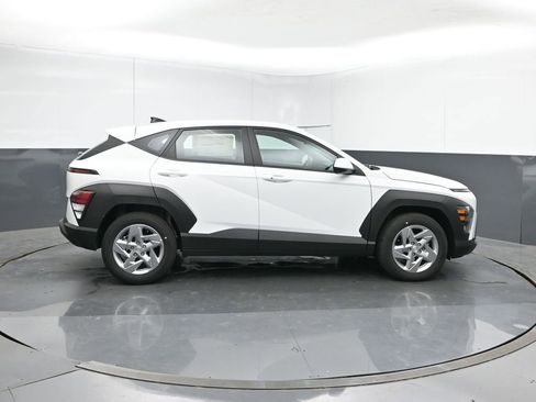 New 2026 Hyundai Kona SE image 6
