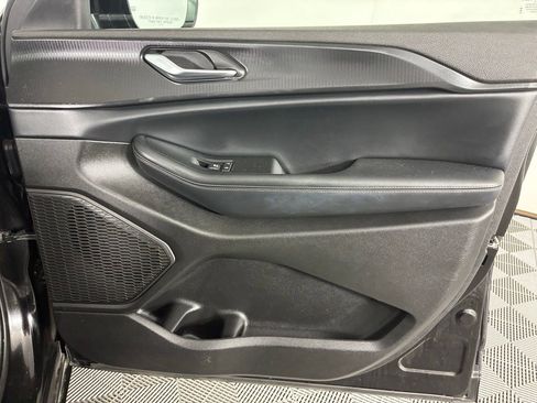 Used 2024 Jeep Grand Cherokee L Altitude image 33