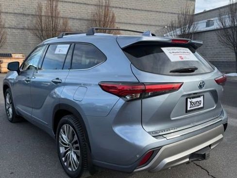 Used 2021 Toyota Highlander Platinum AWD/4WD image 8