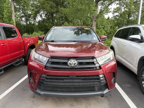 Used 2019 Toyota Highlander SE AWD/4WD image 2